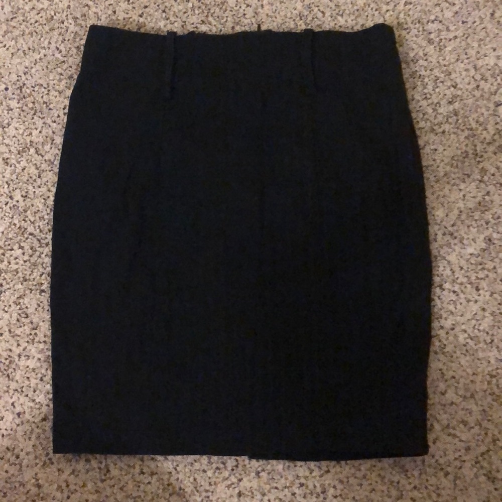 Black lined pencil skirt (junior size 7)